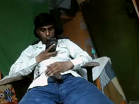 desiboy1101 online show from October 2025 01:58:01 PM