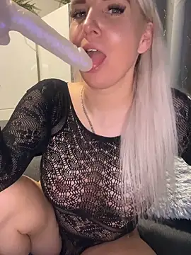 MIA-XXX online show from November 2025 05:35:01 PM