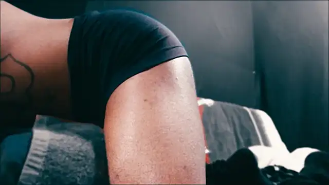 Snapshot of iBreakHeartz chatting on December 2024 05:33:02 PM iBreakHeartz online show from December 2024 05:33:02 PM