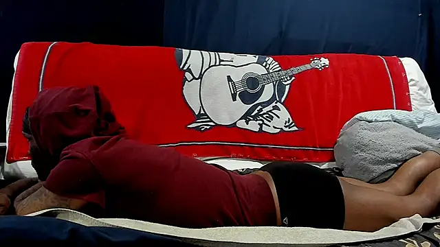 Snapshot of iBreakHeartz chatting on December 2024 04:05:01 PM iBreakHeartz online show from December 2024 04:05:01 PM