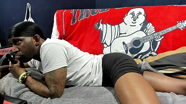 Snapshot of iBreakHeartz chatting on December 2024 10:22:02 AM iBreakHeartz online show from December 2024 10:22:02 AM