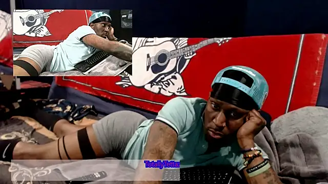 Snapshot of iBreakHeartz chatting on January 2025 06:35:02 AM iBreakHeartz online show from January 2025 06:35:02 AM