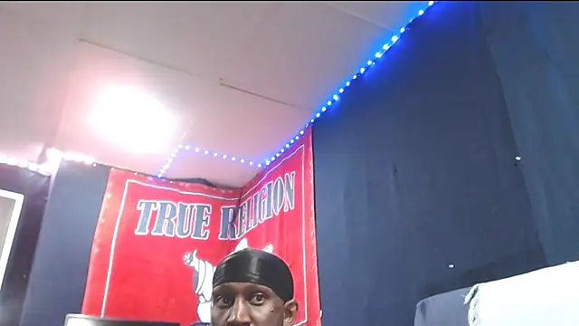 Snapshot of iBreakHeartz chatting on September 2025 02:38:02 AM iBreakHeartz online show from September 2025 02:38:02 AM