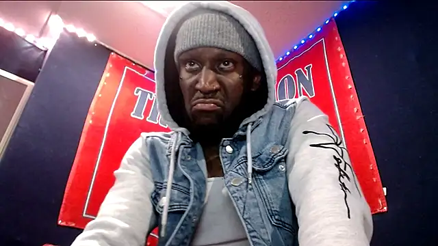 Snapshot of iBreakHeartz chatting on November 2025 03:50:01 AM iBreakHeartz online show from November 2025 03:50:01 AM