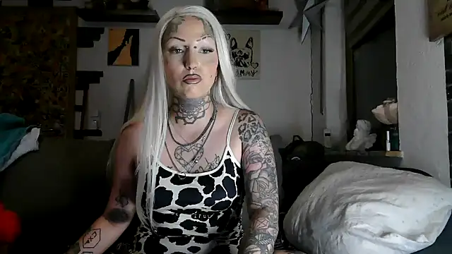 RoxxyInk online show from July 2026 10:31:02 PM
