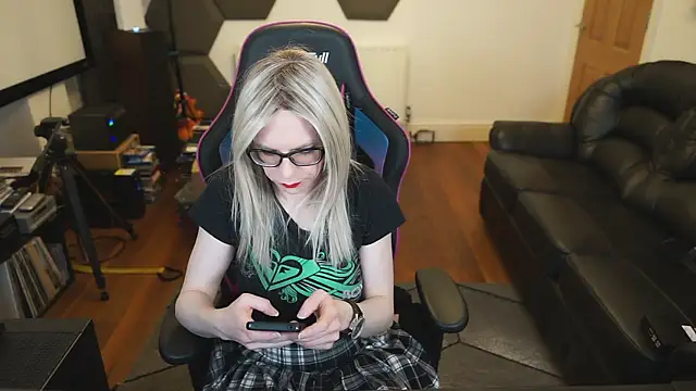 Snapshot of KelseyCobalt chatting on February 2025 10:10:02 PM KelseyCobalt online show from February 2025 10:10:02 PM