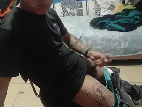 ElliotVqz182 online show from April 2026 04:59:01 AM