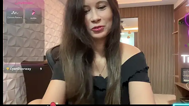 Leilacharlotte online show from February 2026 09:33:02 PM