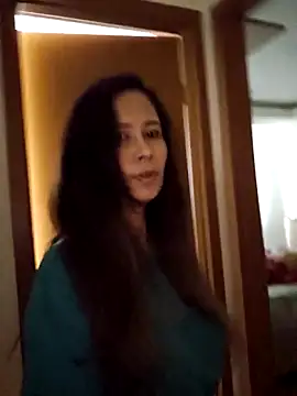 Leilacharlotte online show from February 2026 12:50:01 PM