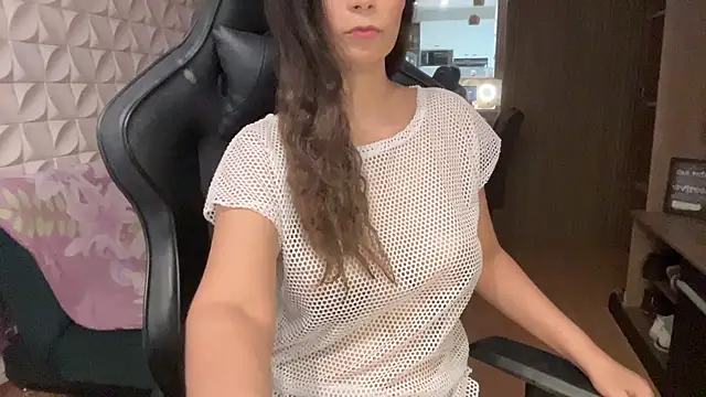 Leilacharlotte online show from April 2026 01:02:02 PM