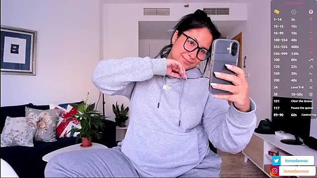 DannaaMeliza online show from November 2025 10:47:01 AM