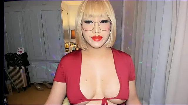 Snapshot of AliciaGundersen chatting on September 2025 04:34:02 PM AliciaGundersen online show from September 2025 04:34:02 PM