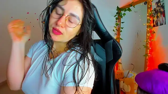 Snapshot of Susan_Foxx chatting on October 2025 07:14:02 PM Susan Foxx online show from October 2025 07:14:02 PM