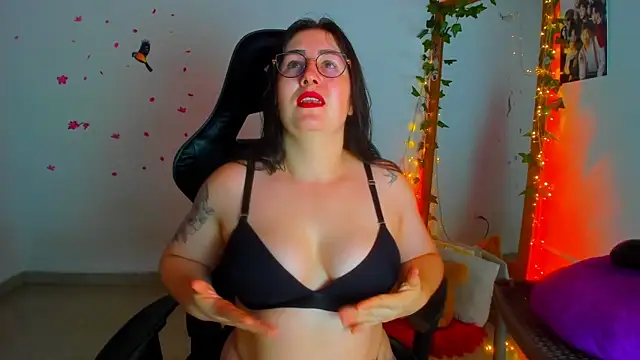 Snapshot of Susan_Foxx chatting on October 2025 07:08:01 PM Susan Foxx online show from October 2025 07:08:01 PM