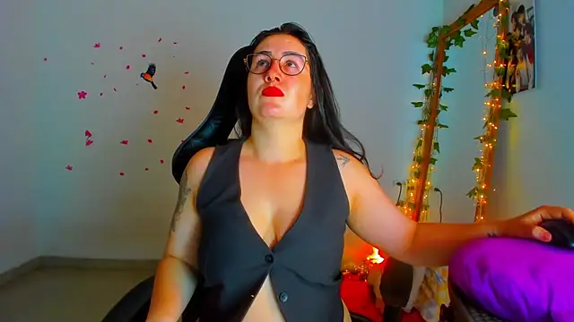 Susan Foxx online show from November 2025 07:14:01 PM