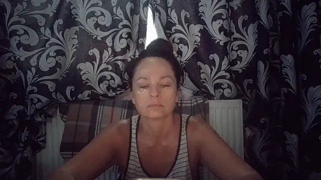 Snapshot of LindaStarS chatting on September 2025 04:34:02 AM LindaStarS online show from September 2025 04:34:02 AM