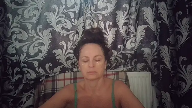 Snapshot of LindaStarS chatting on September 2025 04:35:01 AM LindaStarS online show from September 2025 04:35:01 AM