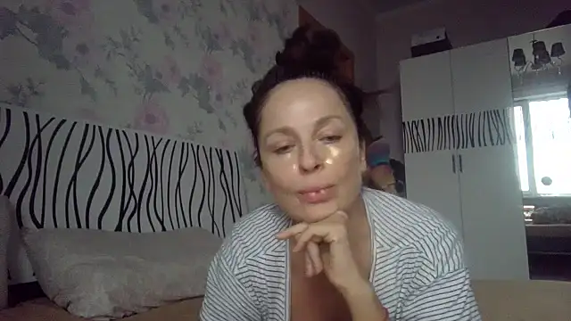 LindaStarS online show from November 2025 05:28:02 AM