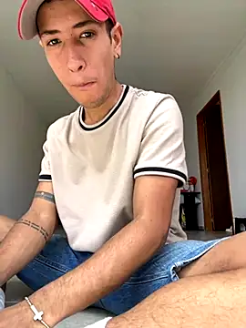 RetainedHound online show from October 2025 04:49:02 PM