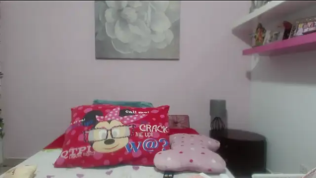 Snapshot of CindyCrawford chatting on October 2025 03:29:02 AM CindyCrawford online show from October 2025 03:29:02 AM