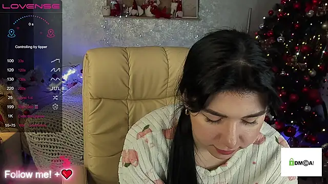Snapshot of EmilyCandyy chatting on December 2024 07:07:02 AM EmilyCandyy online show from December 2024 07:07:02 AM