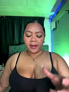 Snapshot of yanza2002 chatting on October 2025 12:02:01 AM yanza2002 online show from October 2025 12:02:01 AM