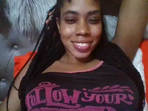 Snapshot of HONEYSWEETS_LIVE chatting on January 2025 01:48:01 AM HONEYSWEETS LIVE online show from January 2025 01:48:01 AM