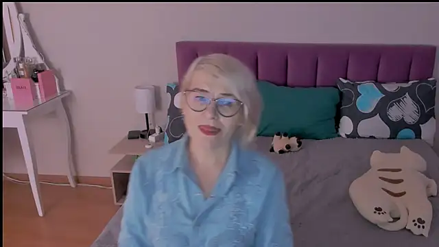 sabrinamacmarren online show from January 2025 12:00:01 PM