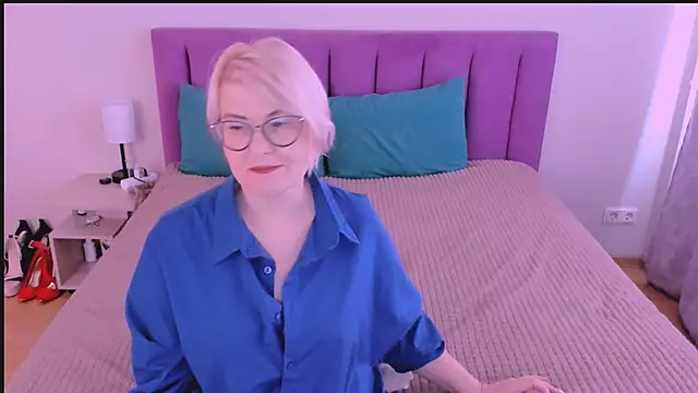 sabrinamacmarren online show from September 2025 09:42:02 AM