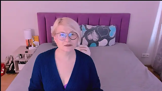 sabrinamacmarren online show from October 2025 12:16:02 PM