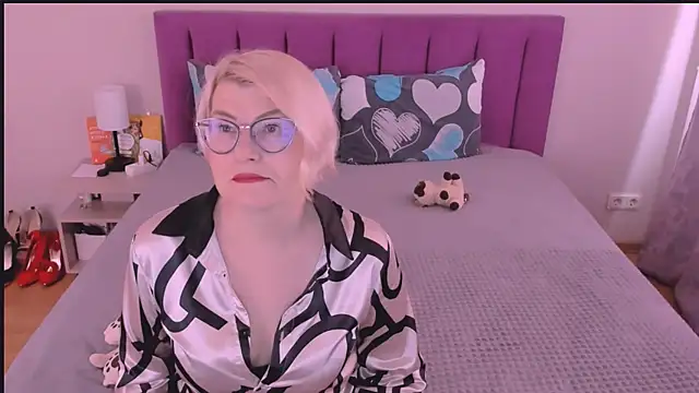 sabrinamacmarren online show from October 2025 12:06:01 PM