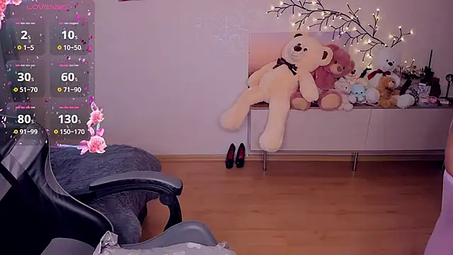 Snapshot of MiaSilkX chatting on December 2024 10:46:02 AM MiaSilkX online show from December 2024 10:46:02 AM