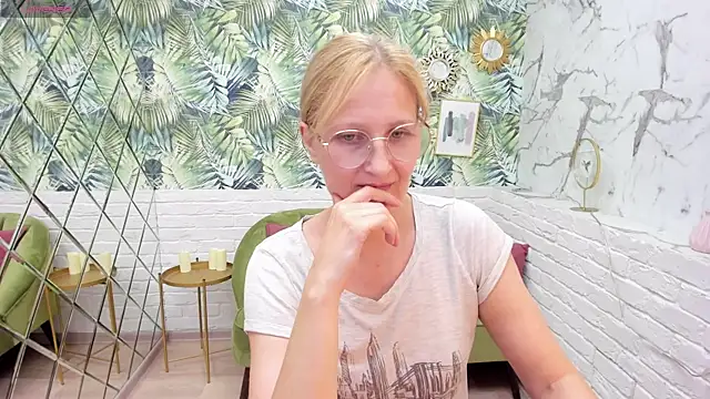 Paris Cherry online show from September 2025 08:21:02 PM