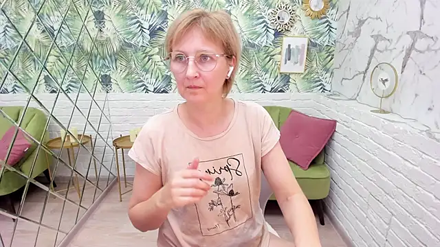 Paris Cherry online show from November 2025 08:31:01 PM