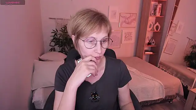 Paris Cherry online show from April 2026 12:48:02 PM