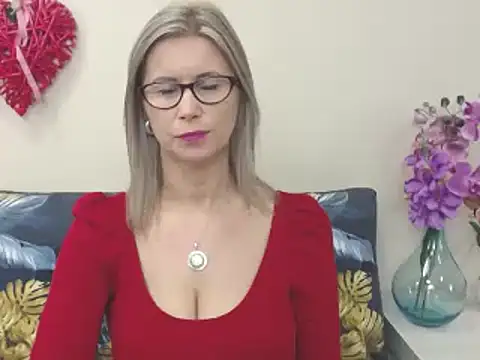Snapshot of DoreenSexy chatting on December 2024 07:25:01 AM DoreenSexy online show from December 2024 07:25:01 AM