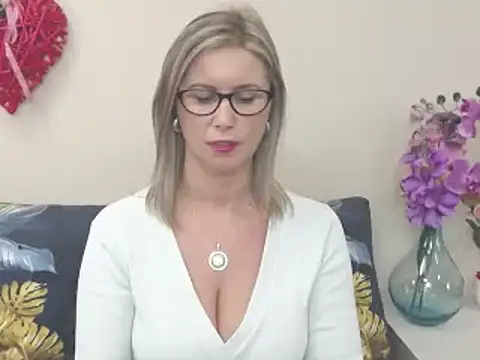 Snapshot of DoreenSexy chatting on December 2024 11:38:01 AM DoreenSexy online show from December 2024 11:38:01 AM