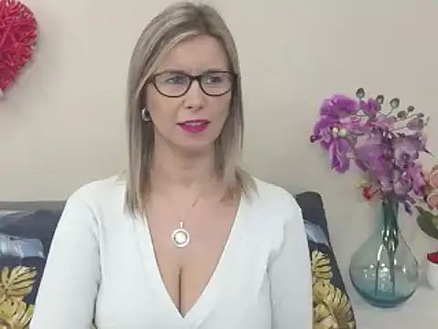 Snapshot of DoreenSexy chatting on January 2025 07:15:01 AM DoreenSexy online show from January 2025 07:15:01 AM