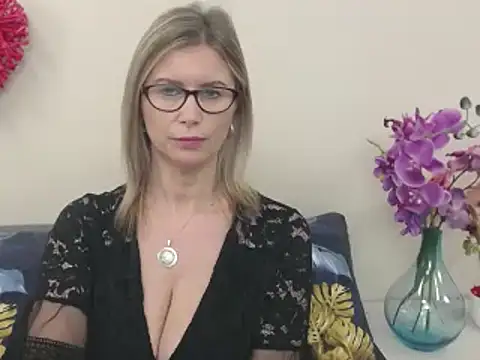 Snapshot of DoreenSexy chatting on March 2025 01:35:02 PM DoreenSexy online show from March 2025 01:35:02 PM