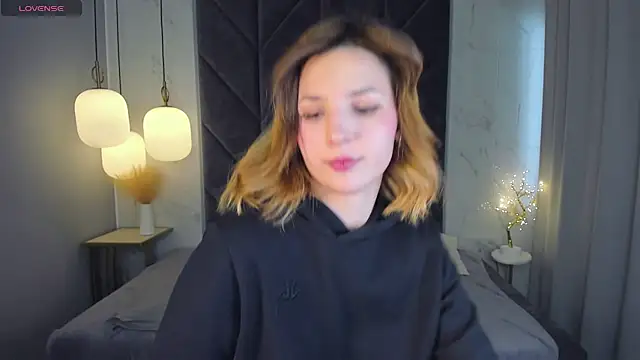 Snapshot of JaneGraceful chatting on December 2024 09:35:02 AM JaneGraceful online show from December 2024 09:35:02 AM