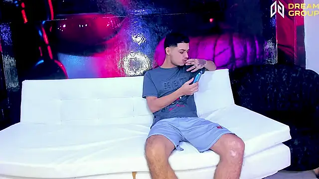 Snapshot of AmazingPartys chatting on October 2025 12:27:01 PM AmazingPartys online show from October 2025 12:27:01 PM