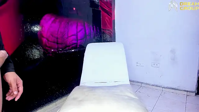 Snapshot of AmazingPartys chatting on October 2025 03:57:02 PM AmazingPartys online show from October 2025 03:57:02 PM