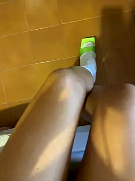 Snapshot of Wet-Pussycat chatting on November 2025 06:07:02 PM Wet-Pussycat online show from November 2025 06:07:02 PM