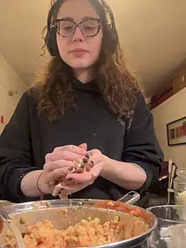 ladyturtle online show from April 2026 07:33:01 PM