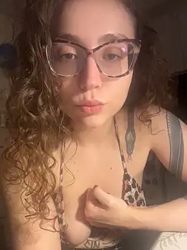 ladyturtle online show from April 2026 10:13:02 PM