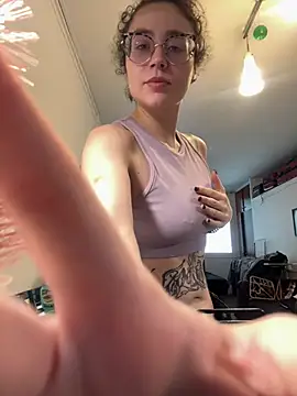 ladyturtle online show from April 2026 10:50:02 AM