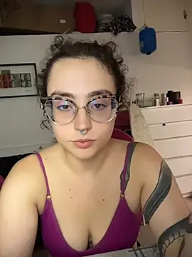 Snapshot of ladyturtle chatting on July 2026 12:48:01 AM ladyturtle online show from July 2026 12:48:01 AM