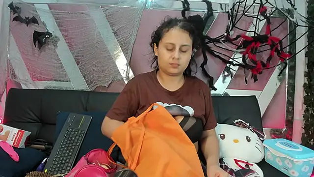 AbbyTaylorr online show from October 2025 02:26:01 AM