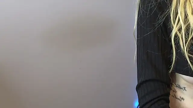 Snapshot of JuliaJuliette chatting on October 2025 11:54:02 AM JuliaJuliette online show from October 2025 11:54:02 AM