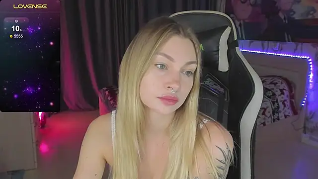 BiMolly online show from December 2024 09:19:02 PM